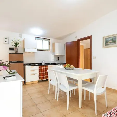 Cozy And Welcoming House With Private Garden