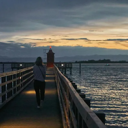 Βίλα Cozy And Welcoming House With Private Garden *